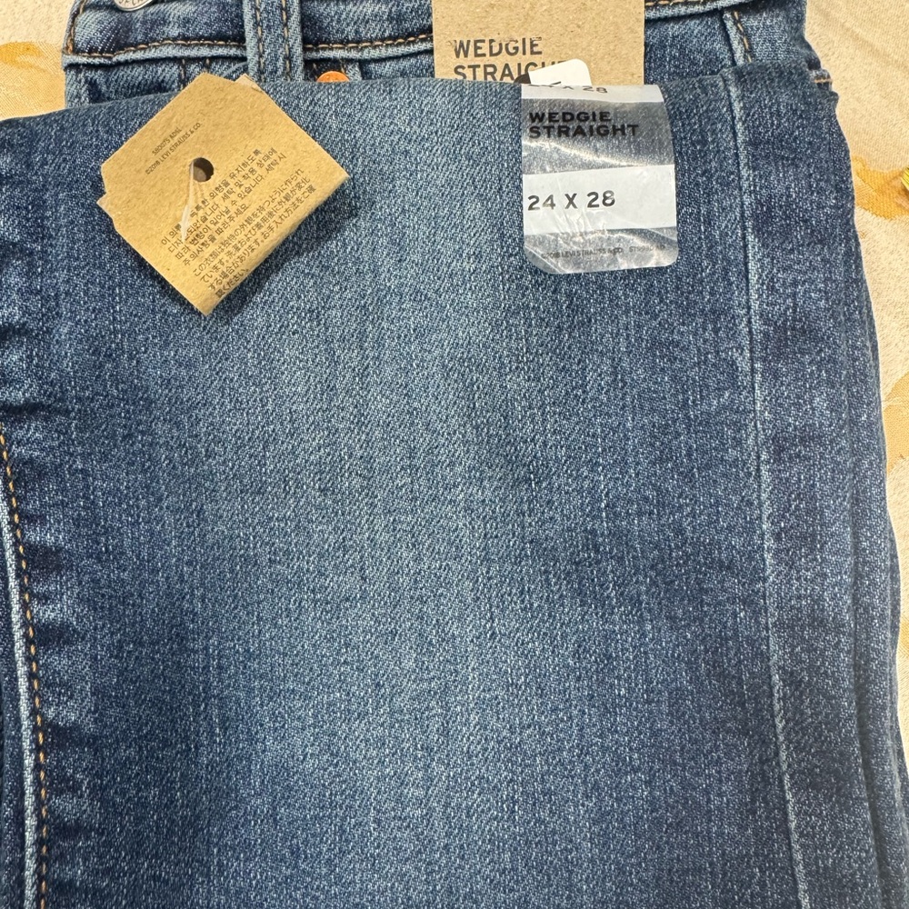 Levi’s jeans size 24